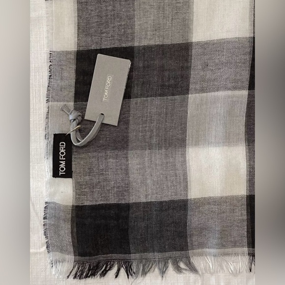 $695 NEW TOM FORD SCARF CASHMERE COTTON SILK MENS SHAWL GAUZY 30 X 14 - Picture 1 of 5